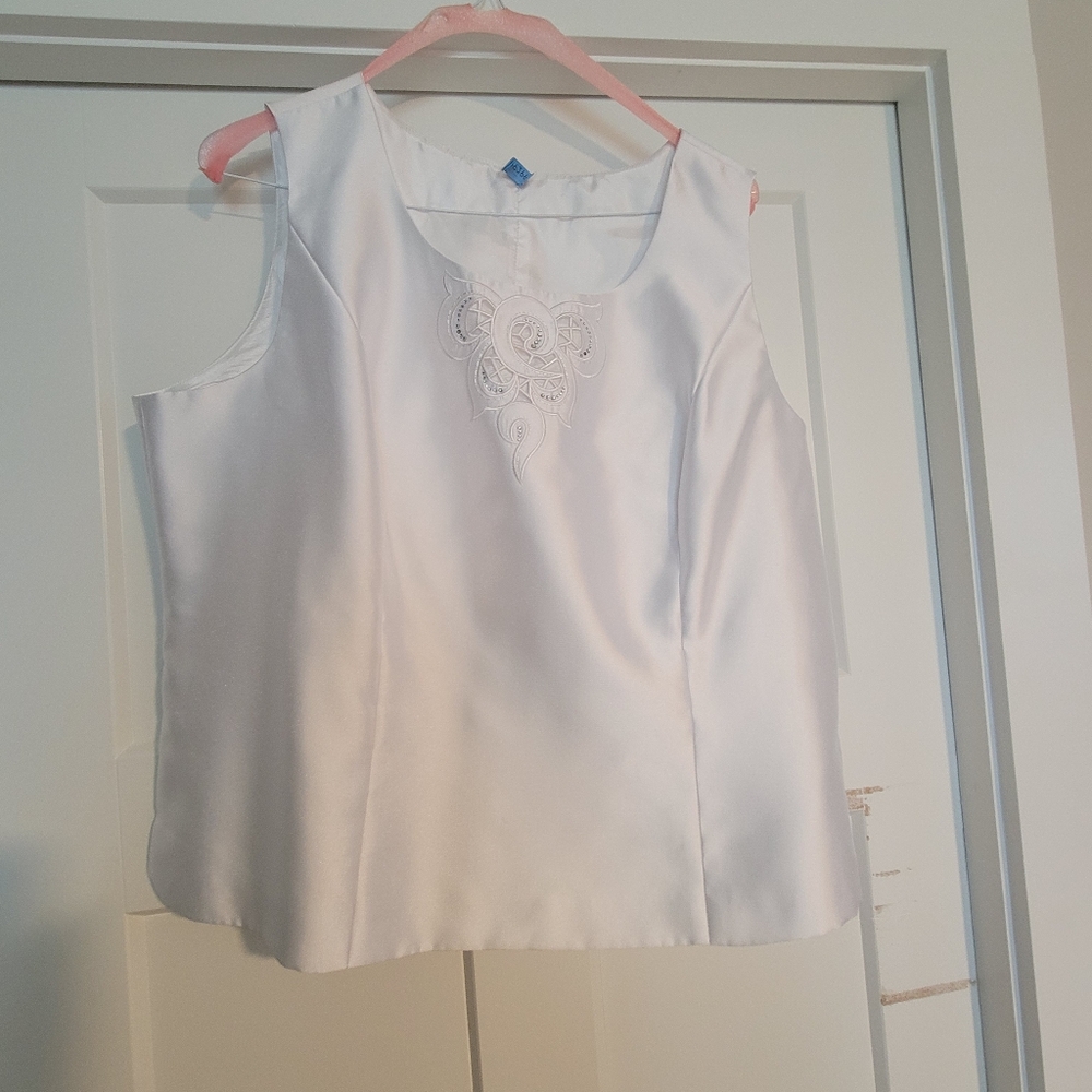 Elegant White Sleeveless Top